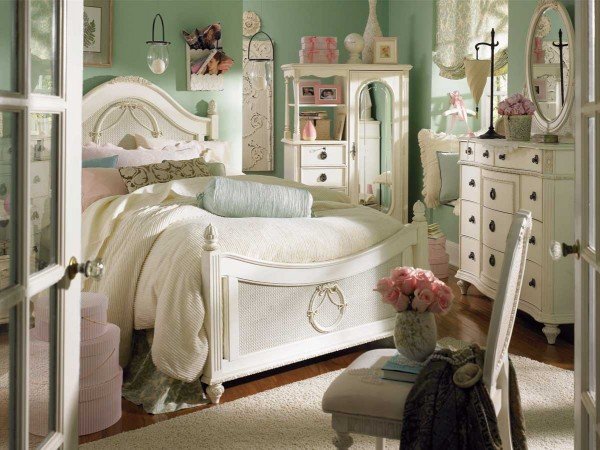 Charming teen bedroom