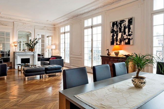 Modern furnishings combine with classic architecture in this Paris apartment