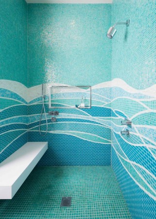 Wave patterned tiles in the shower 