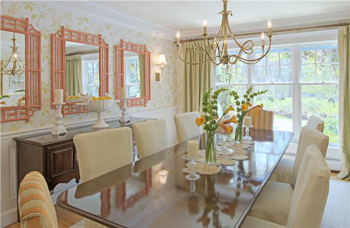 A fresh dining room ready for Spring