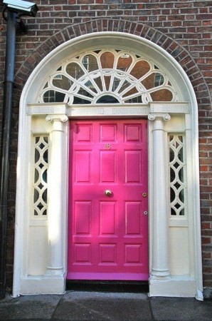 A pink front door.