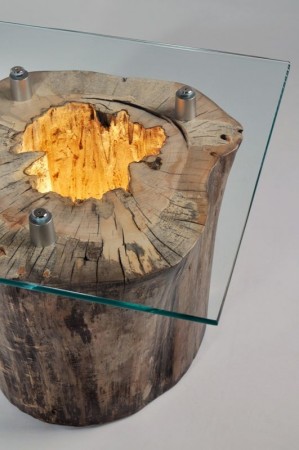 Cool light feature in this tree stump table
