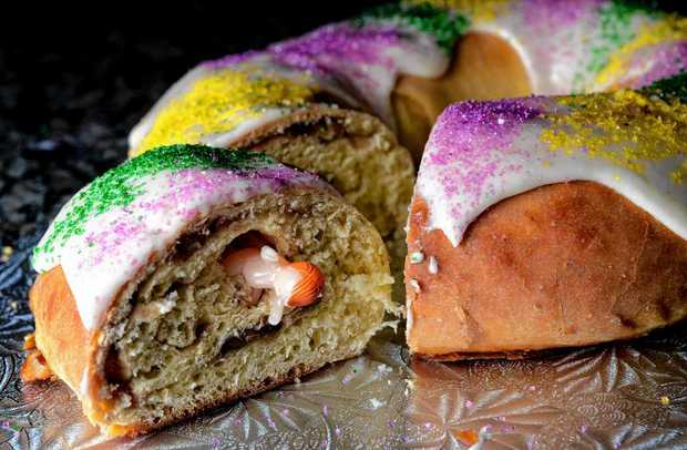 A festive bundt cake with icing and sprinkles, paying tribute to New Orleans on Mardi Gras.