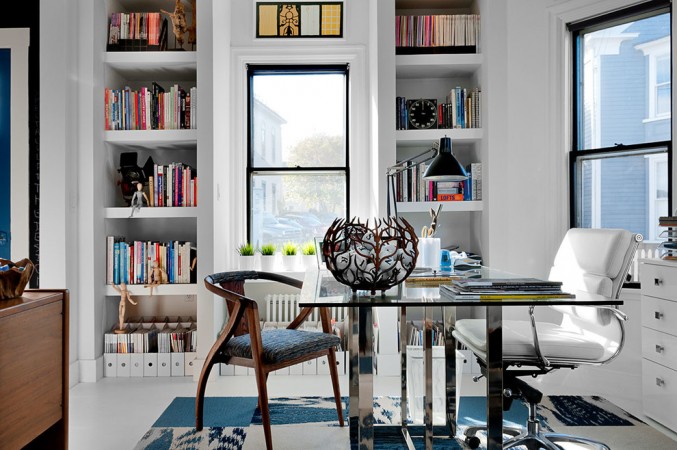 A home office with a desk and chair, inspired by Mid-Century Modern design.