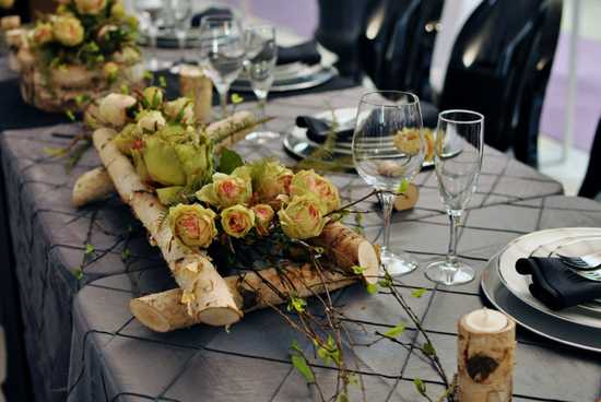 Birch logs used in table décor