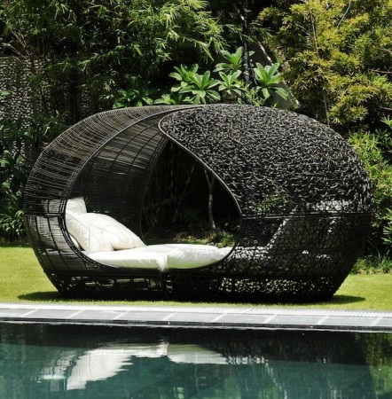 Comfy daybed for outdoor relaxation