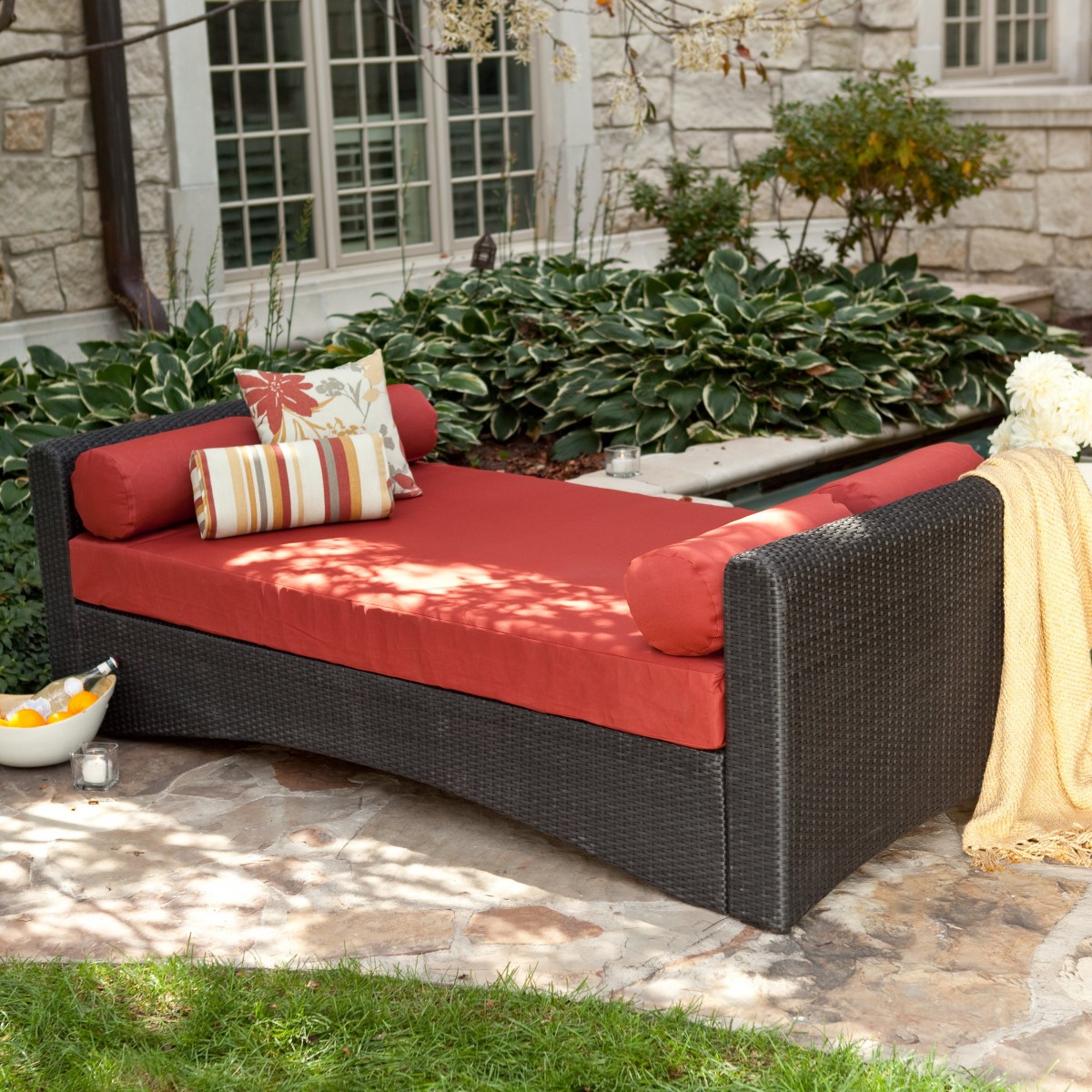 Stylish Outdoor Daybeds For Relaxation