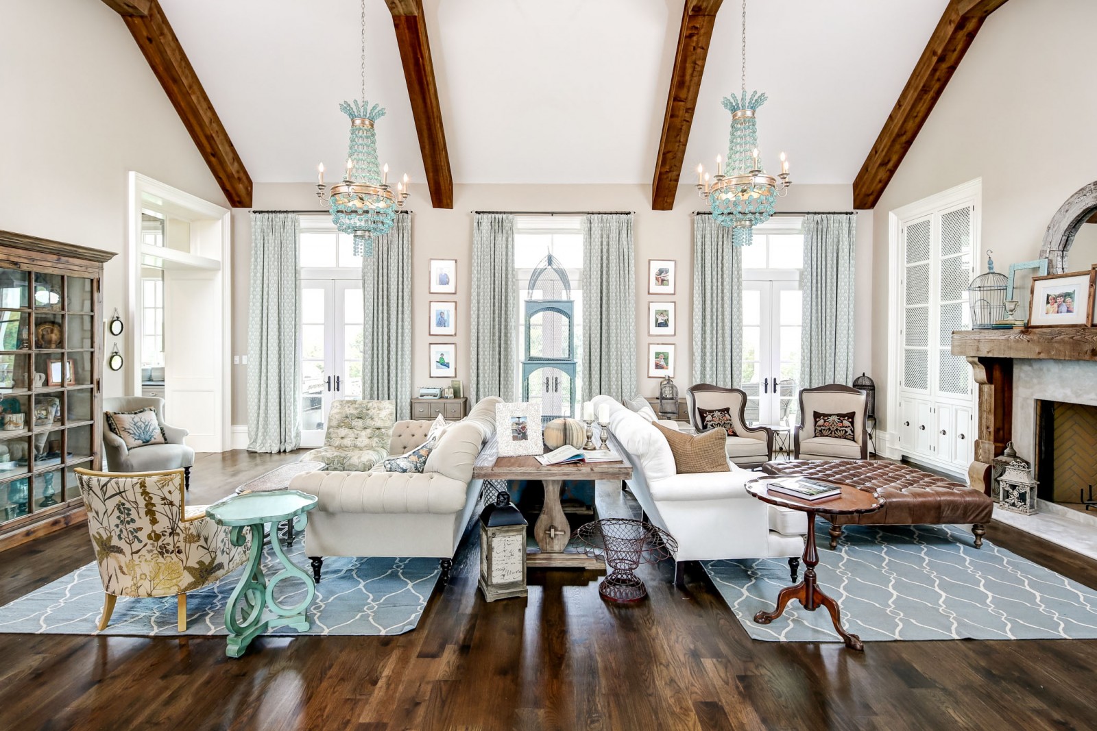 Elegant Modern Home Decor: A Refined Interior Getaway