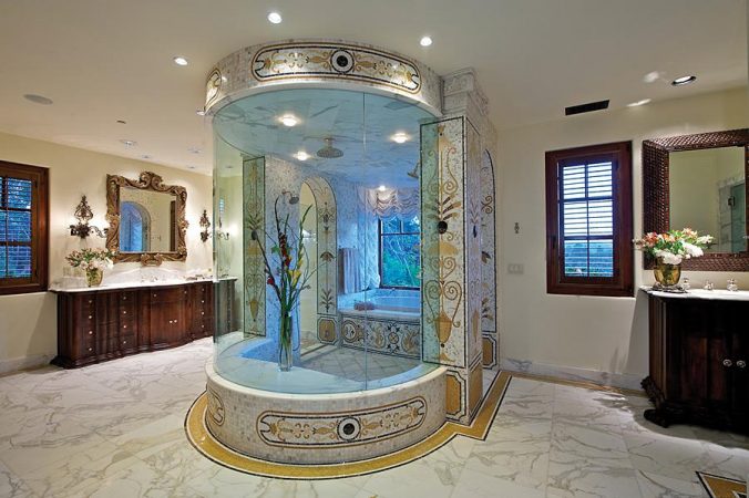 Glamorous touches in the bathroom 