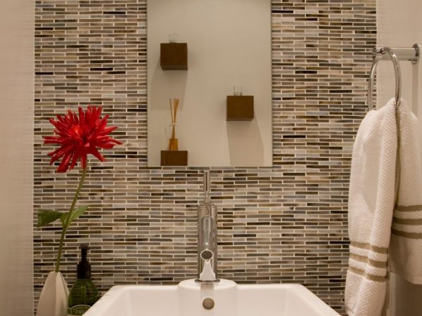 Small tiles create a unique look for the bathroom