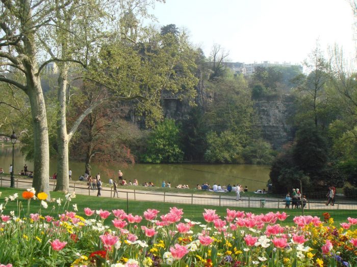Part of the Buttes Chaumont Park. Original image here. 