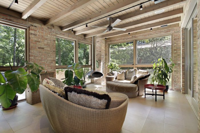 A sunroom with wicker furniture.