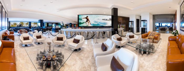 Panoramatic view of the inside - nice white chairs and big flat TV