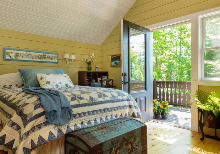 A pleasingly rustic bed with a blue and white quilt.