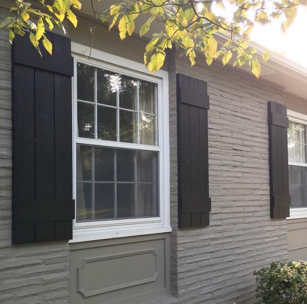 Because of the black color, these shutters have an impact