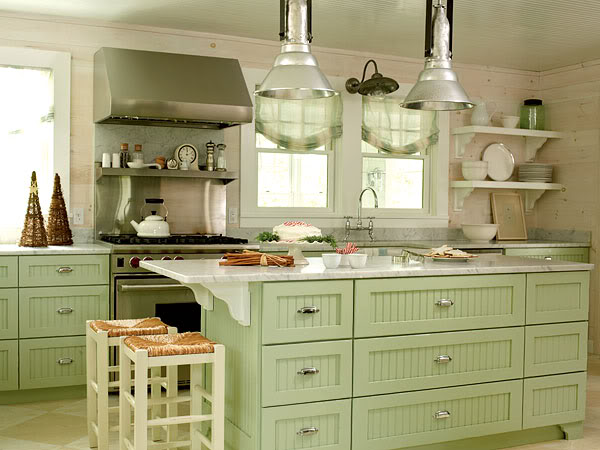 A green and white kitchen following the 2017 trends.