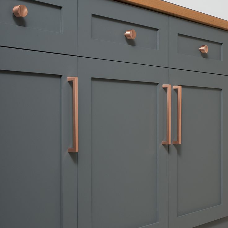 Featured image of post Grey Kitchen With Copper Accessories : Our collection of grey kitchens are available across the traditional, shaker and modern ranges, to create a look that fits your.