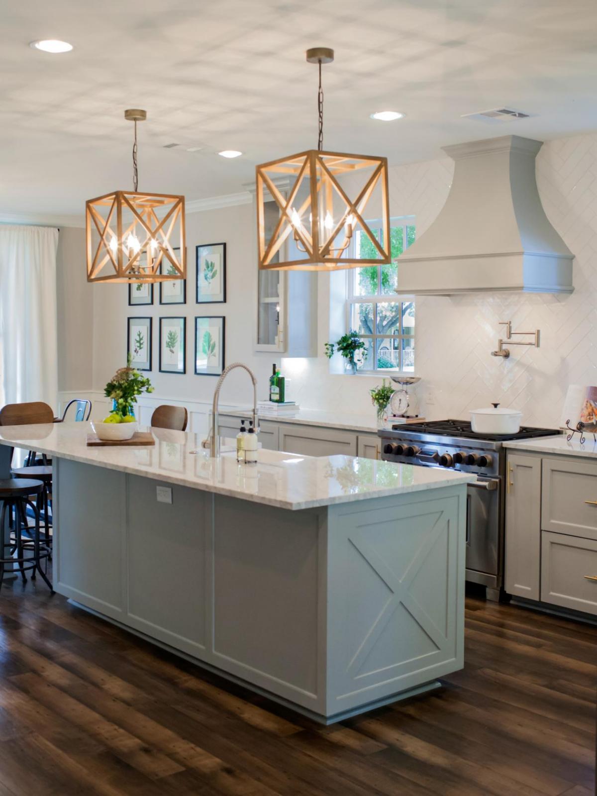 Choosing The Right Kitchen Island Lighting Style And Function   Hgtv5 2 