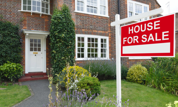 A sign for quickly selling a house.