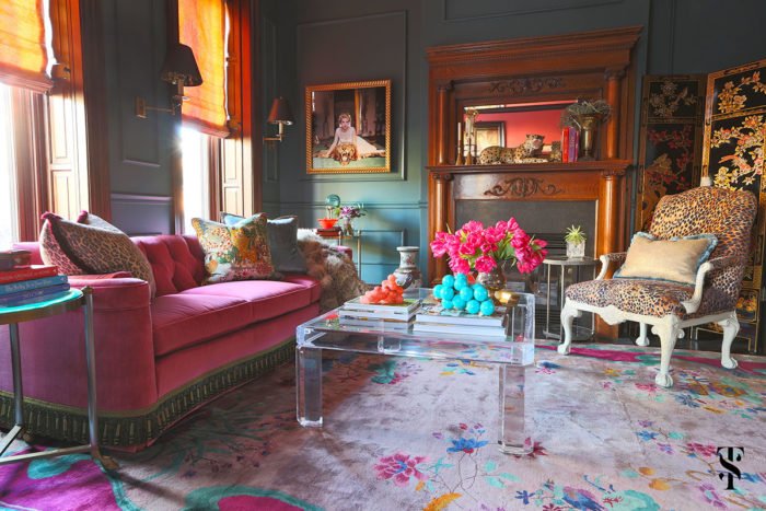 A living room with a pink couch designed by Summer Thornton.