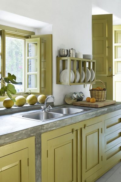 Let your kitchen do the talking for you and go for this amazing small kitchen design that is all airy and open.