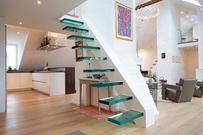 Glass Staircases for a Modern Home Update