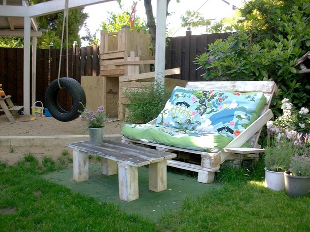 A small backyard with a swing and a bench in a small space.