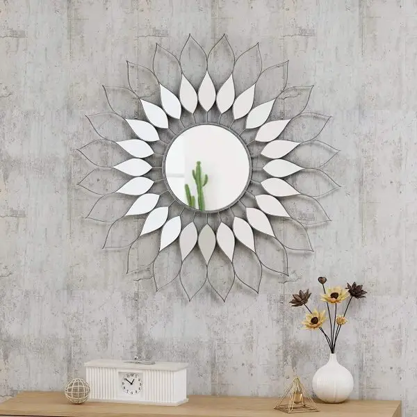 A floral mirror design to inspire your decor ideas.