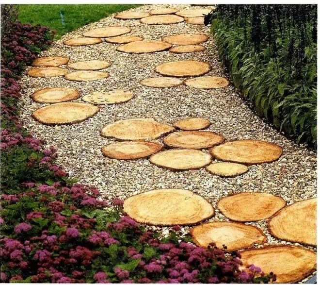 DIY Garden Path with Wood Slices.
