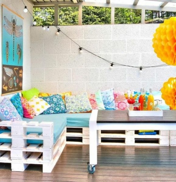 A patio with colorful pallets.
