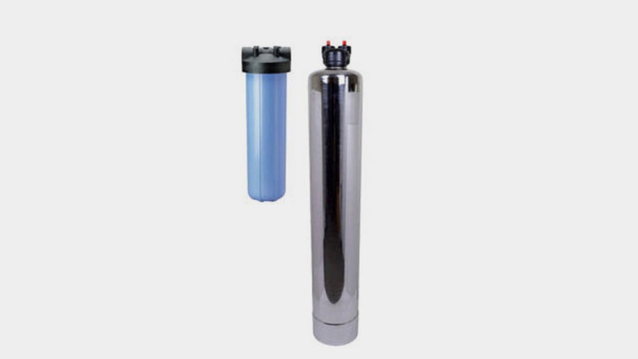 A salt-free water purifier with a blue tube and a blue bottle.