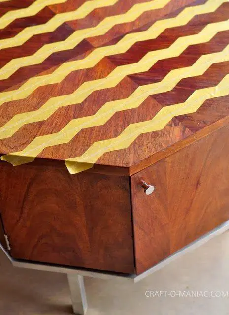 An octagonal coffee table with yellow stripes, designed to transform the furniture.