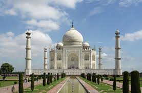 Keywords Modified Description: The cool architecture of the Taj Mahal in Agra.