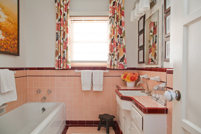 A bathroom with pink tile ideas.