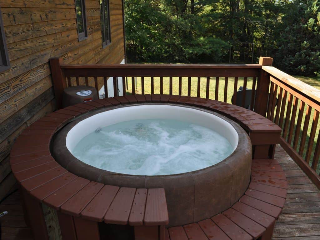 Keywords: deck, hot tub.

Modified description: A wooden deck featuring a hot tub.