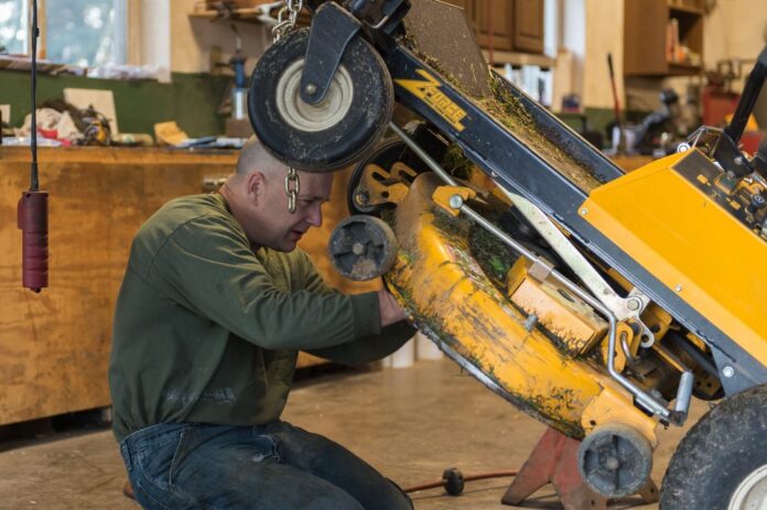 How to replace your lawn tractor’s blades