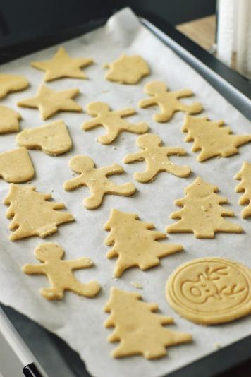 Tips for baking Gingerbread cookies with your family during Christmas.