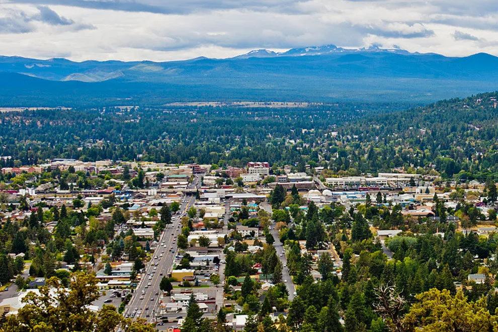 A scenic view of Bend, Oregon showcasing the majestic mountains in the background.