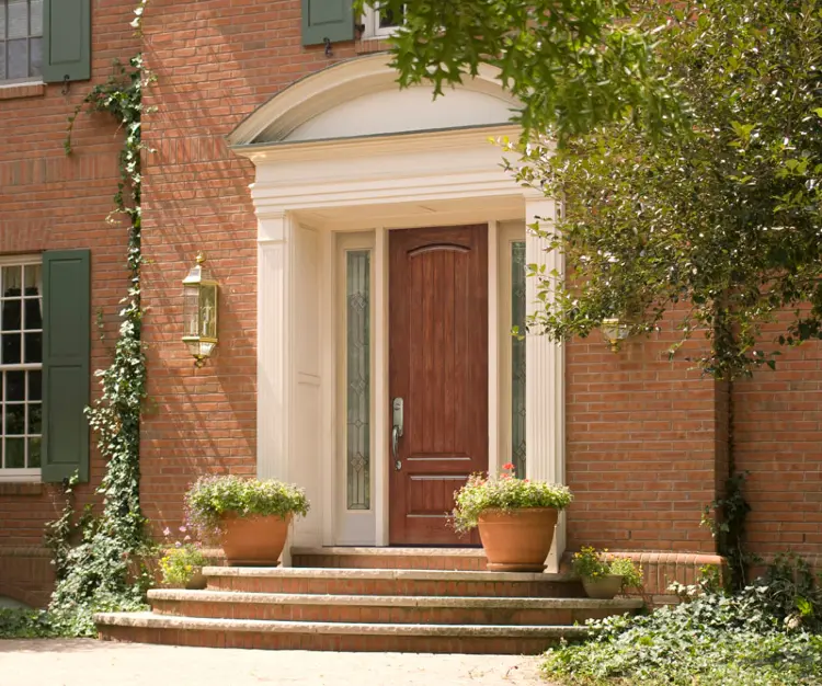 Simple Ways You Can Spruce Up the Appearance of Your Front Door