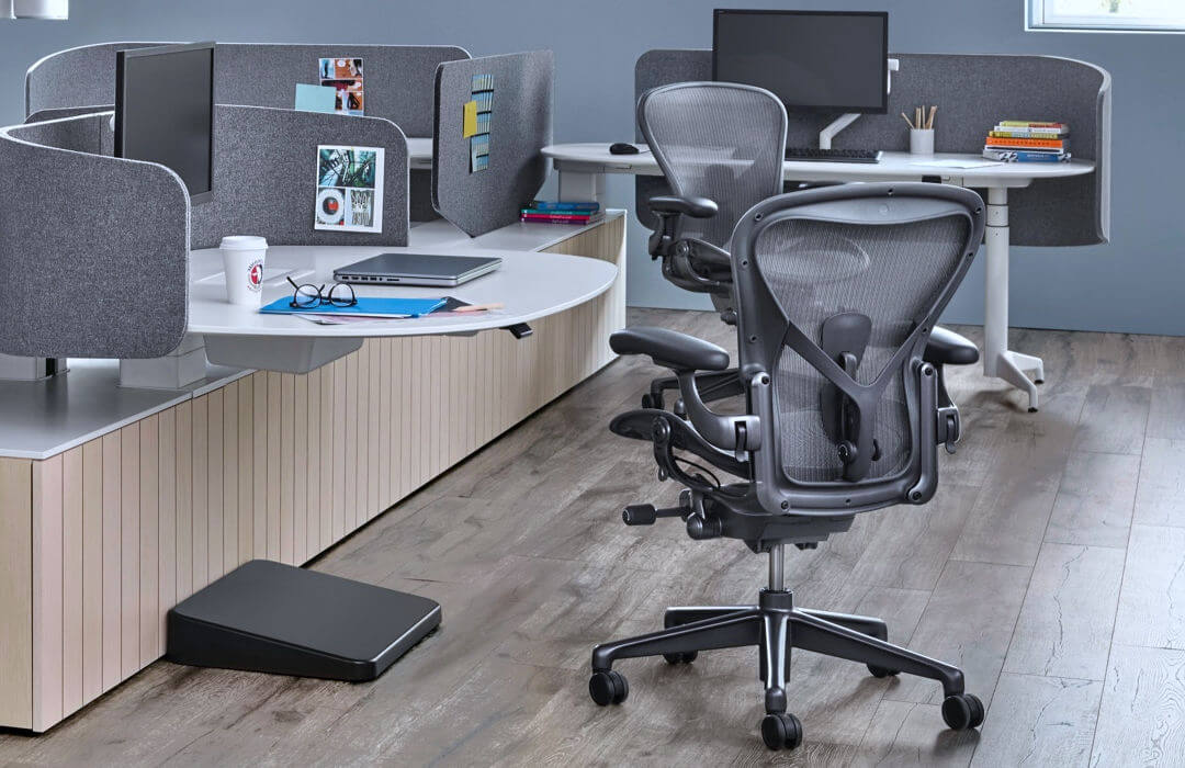 An office with several desks and chairs, offering helpful tips on office furniture.