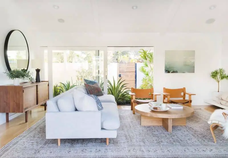 A modern living room with a Zen ambiance featuring white walls and furniture.
