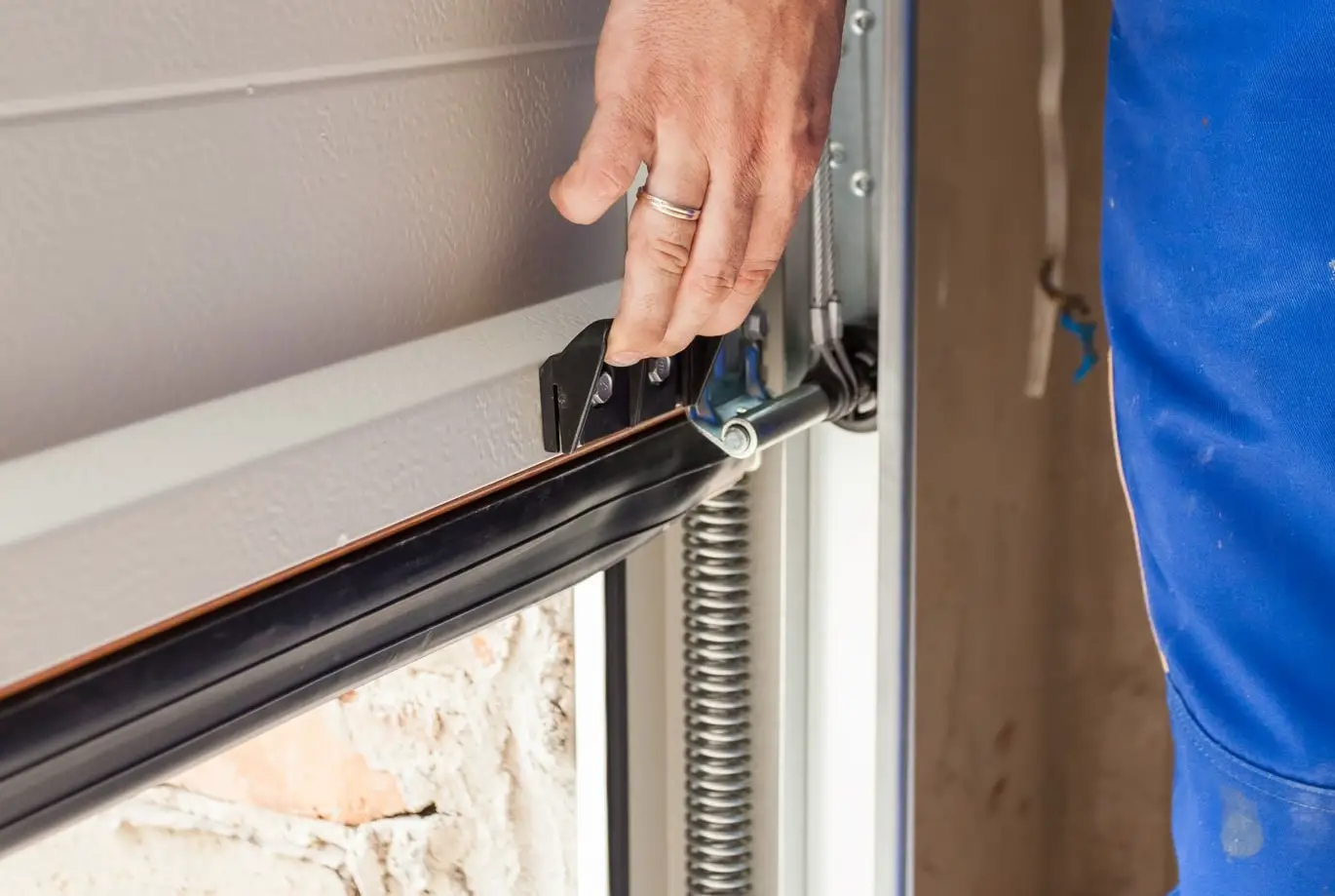 The Essential Guide to Maintaining Your Garage Door in Calgary