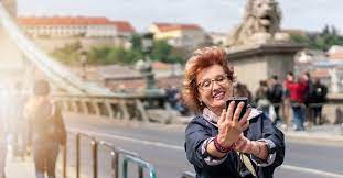 A solo traveler is taking a selfie on a bridge in Budapest.