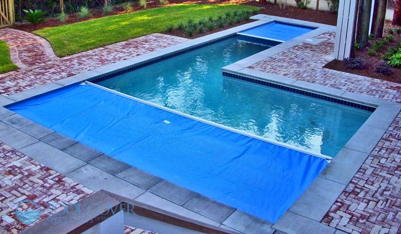 A pool with a swimming pool cover.