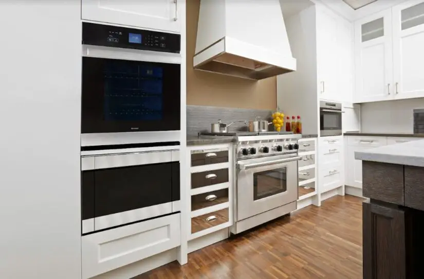 Do I Need a Microwave in My Kitchen? Exploring the Role of Microwaves in Modern Kitchen Design