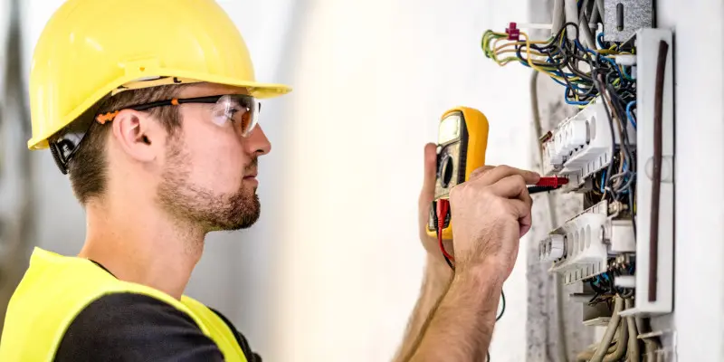 9 Importances of Hiring an Emergency Electrical Repair Company