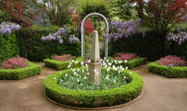 Aesthetic garden with a fountain at its center.