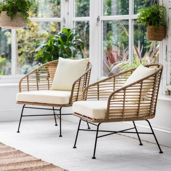 Two rattan lounge chairs in a living room.
