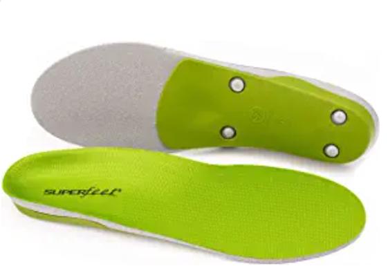 A pair of green insoles on a white background. (Keywords: green, white)
