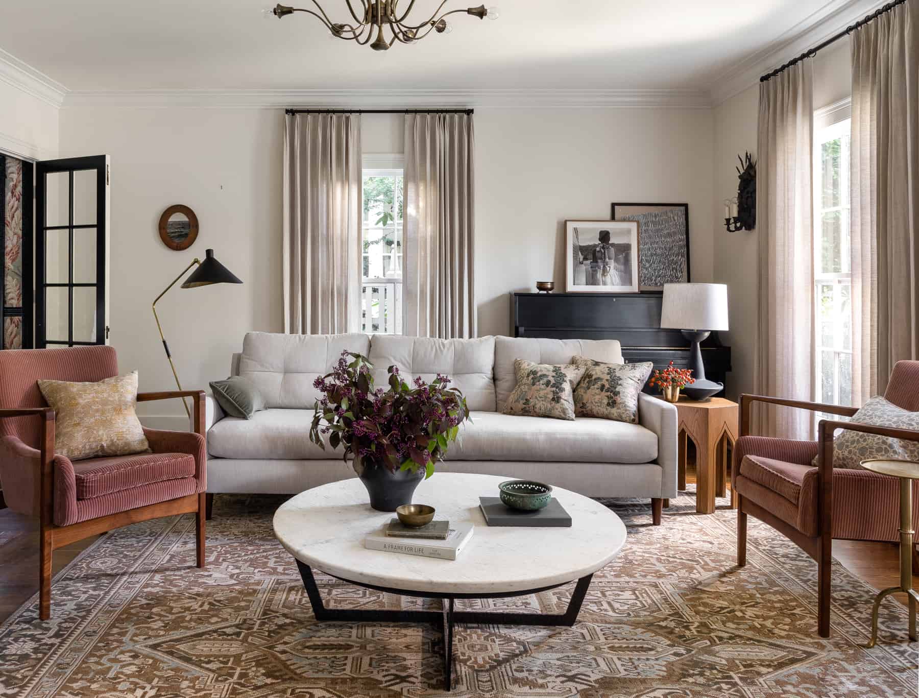 Elegant traditional living room interior design.